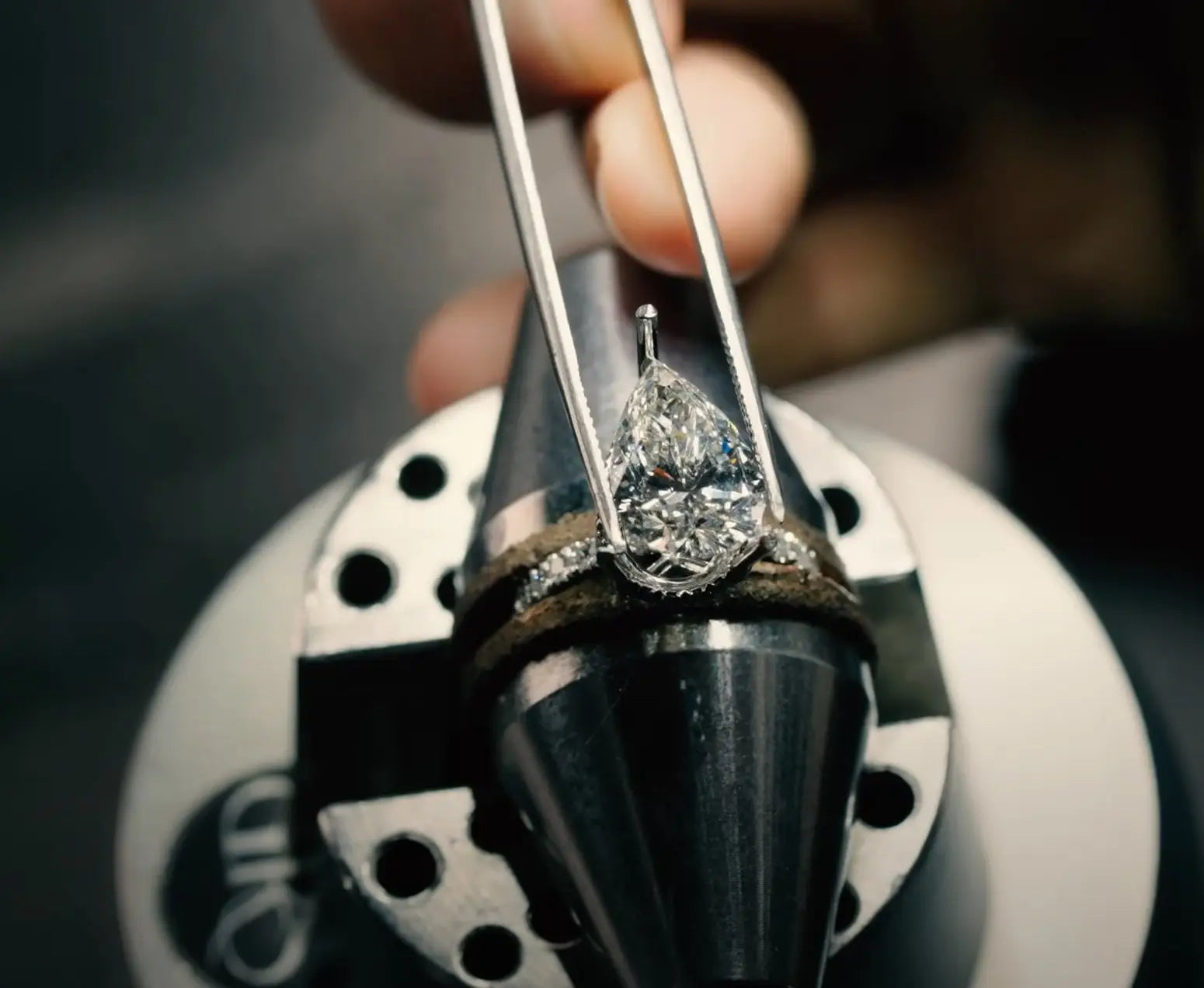 Can You Tell the Difference Between Moissanite and Diamond?