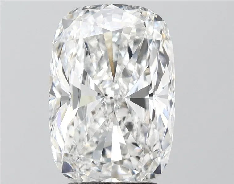 3.90ct Cushion modified Lab Grown Diamond (Colour E, Clarity VVS2, IGI Certified)