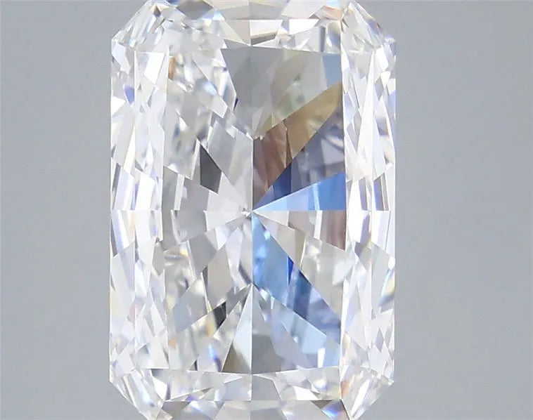 4.01ct Radiant Lab Grown Diamond (Colour E, Clarity VVS2, IGI Certified)