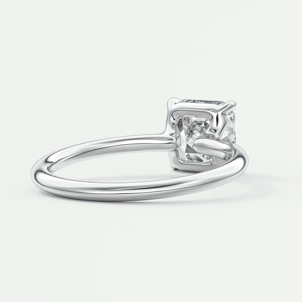 Princess cut diamond engagement ring in white gold.