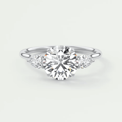 Diamond engagement ring with three prongs and a round center stone, set in white gold.