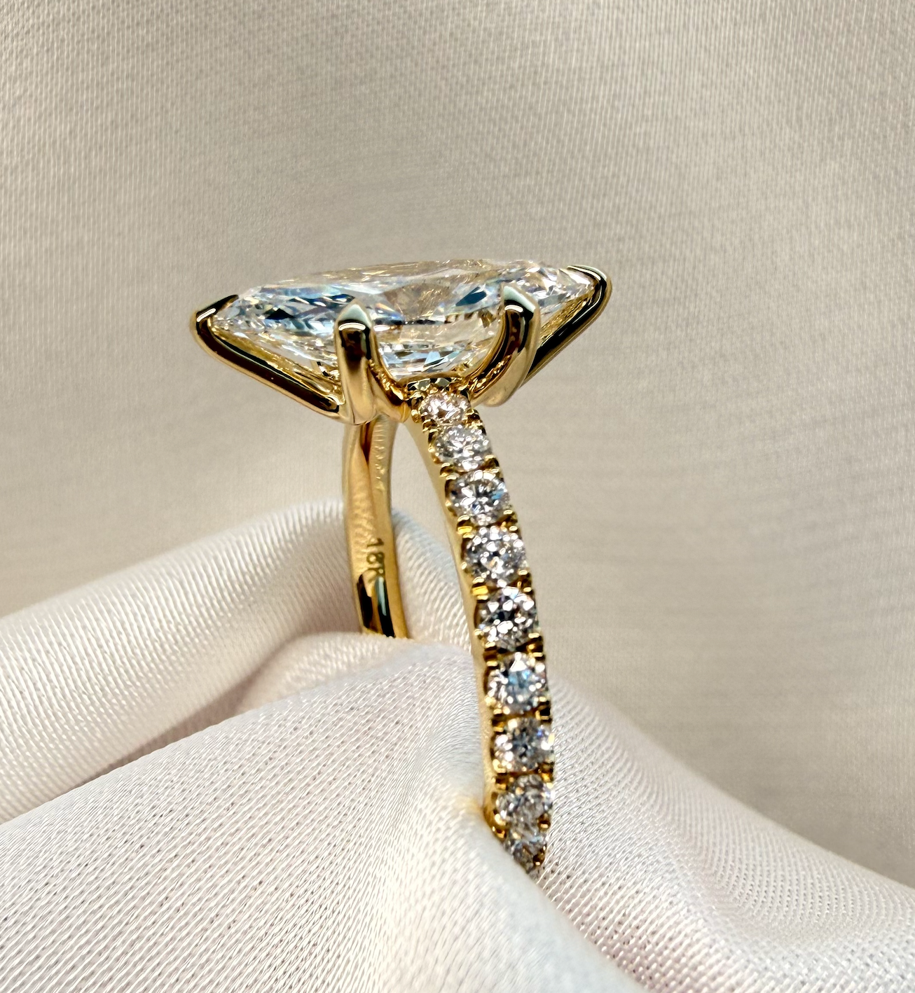 Aura Glide Marquise 18k Yellow Gold Engagement Ring