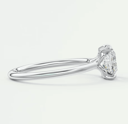 18k white gold diamond engagement ring with a round brilliant cut gemstone.