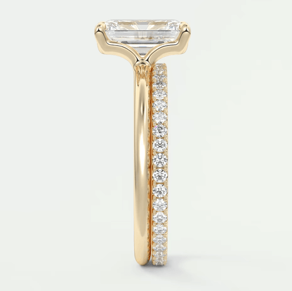 18-karat yellow gold engagement ring with a princess-cut diamond and pavé set diamonds on the band.