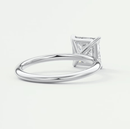 Princess cut diamond engagement ring in white gold.