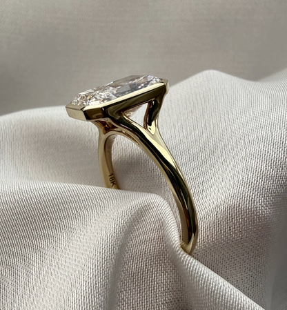Aeris radiant bezel lab diamond engagement ring – 3.07ct d vvs1 | 18k yellow gold