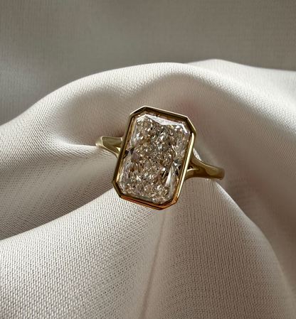 Aeris radiant bezel lab diamond engagement ring – 3.07ct d vvs1 | 18k yellow gold