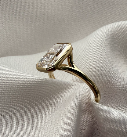 Aeris radiant bezel lab diamond engagement ring – 3.07ct d vvs1 | 18k yellow gold