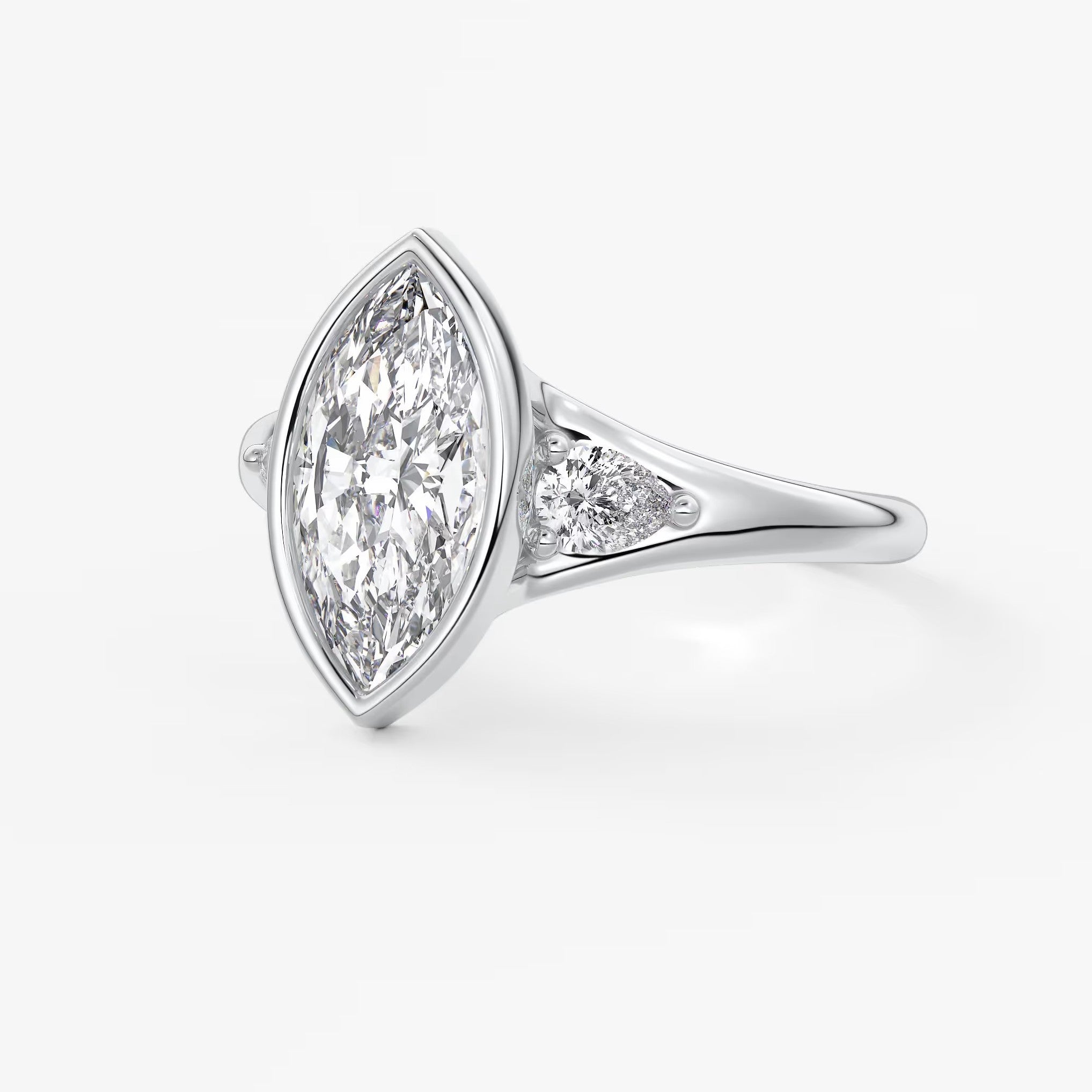 Véda trilogy – marquise with pear side stones