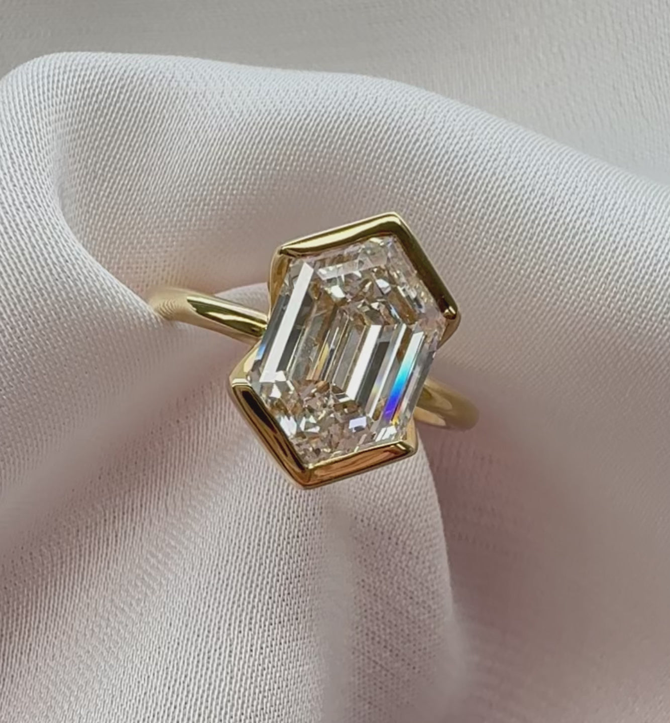Hexagonal Half Bezel Lab Diamond Engagement Ring – 4CT D VS1 | 18K Yellow Gold