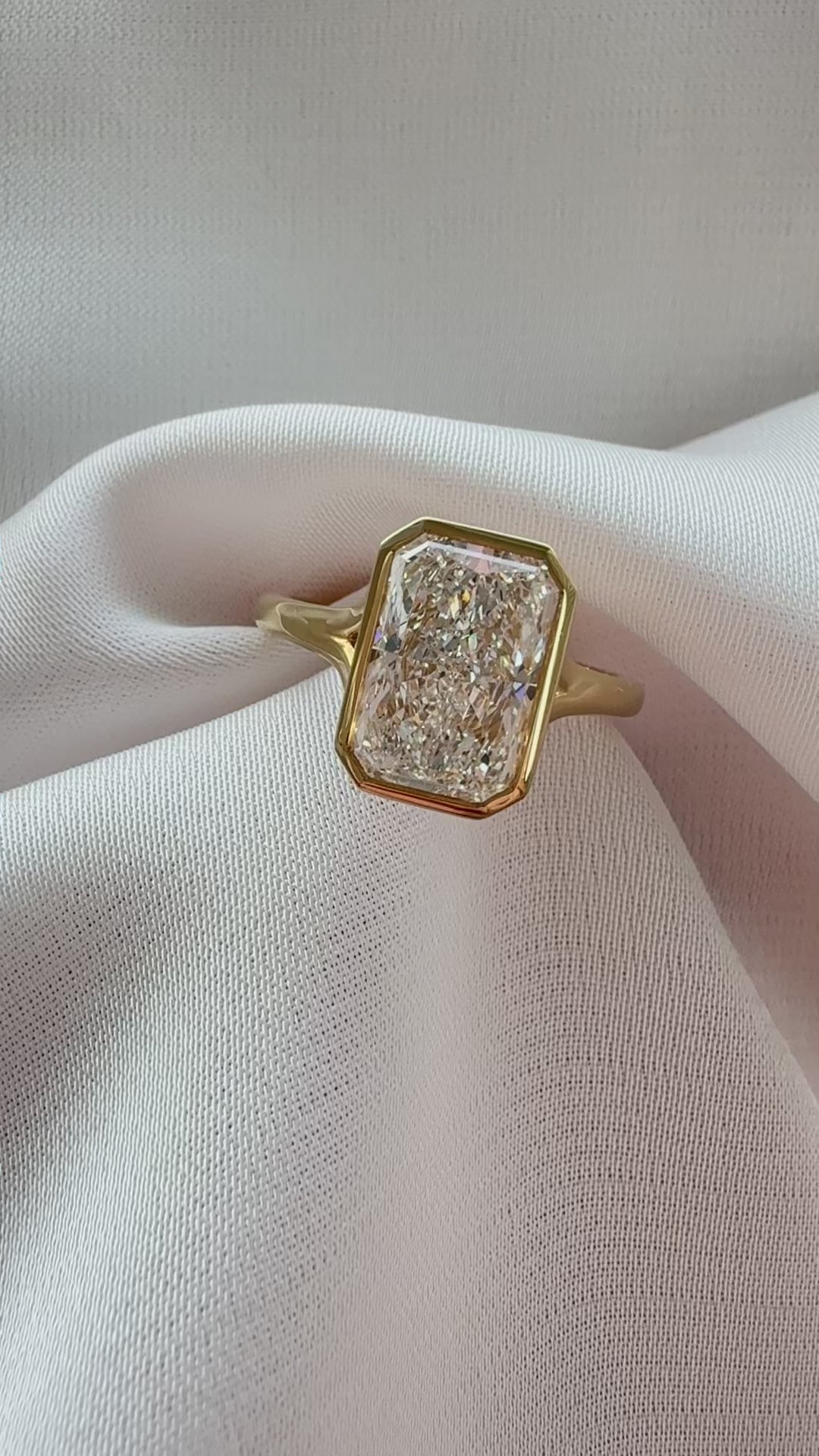 Aeris Radiant Engagement Ring 